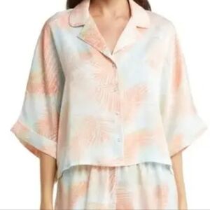 Splendid short-sleeve button-down shirt with a palm print pattern. Large